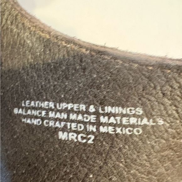 Born brown leather t-strap thong sandals size 9 - Picture 10 of 12